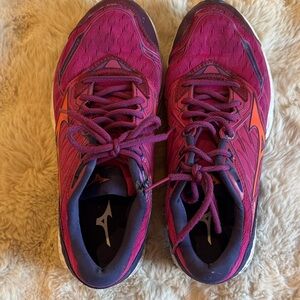 Mizuno Women's Fuchsia and Purple Athletic Shoes